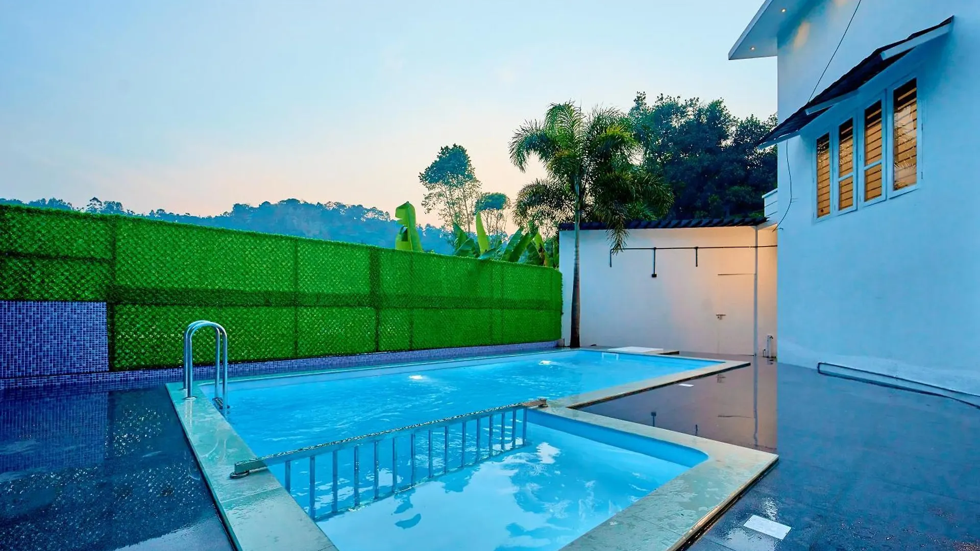 Cool Nest 5 Bedroom Pool Villa Munnar By Voye Homes Alojamento de Acomodação e Pequeno-almoço
