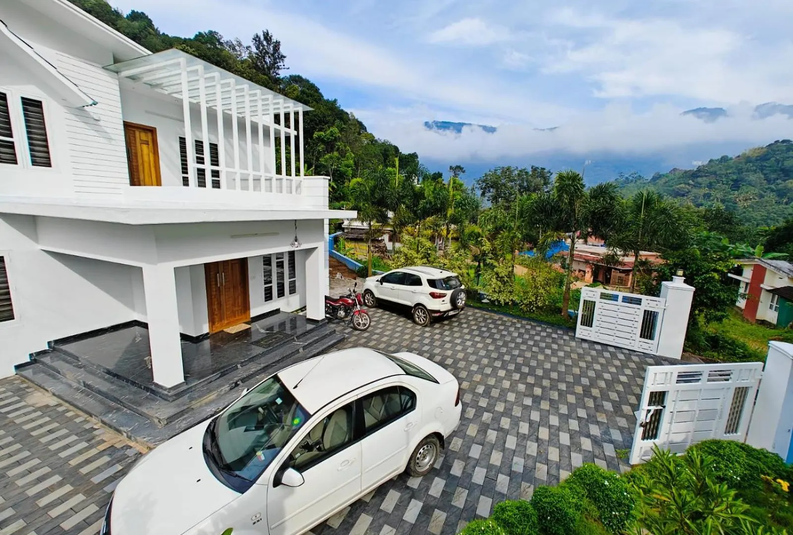 Cool Nest 5 Bedroom Pool Villa Munnar By Voye Homes Bed & Breakfast